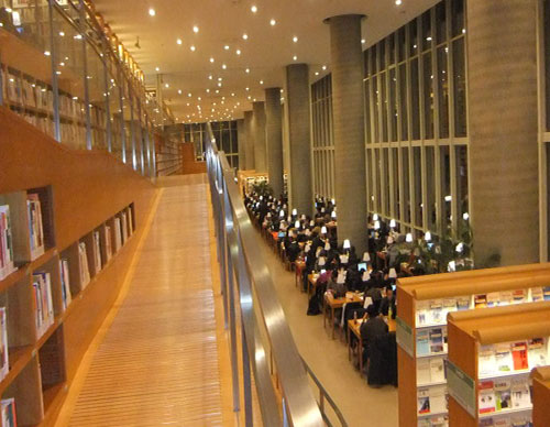 使用午夜福利视频导航防火板裝修的浦東圖書館